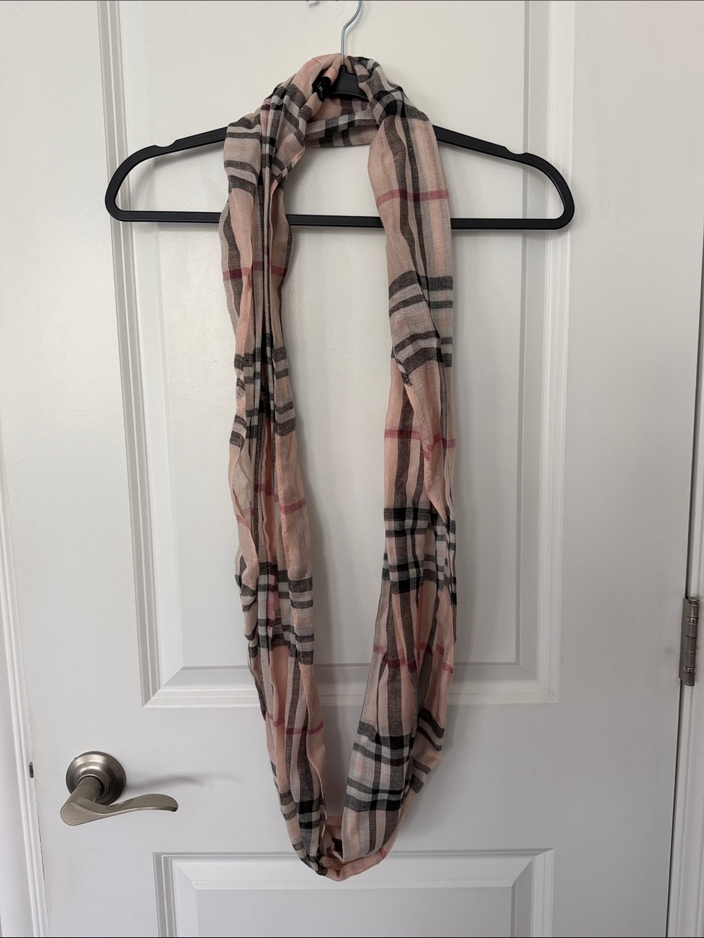 V. FRAAS Blush Plaid Lightweight Infinity Scarf